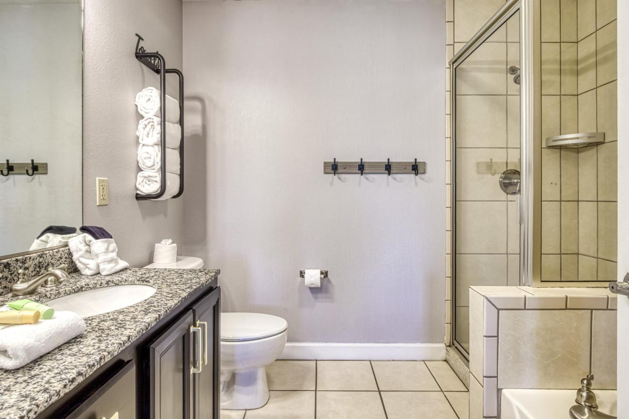 Luxurious Renovated, Pool, Basketball, Playground *