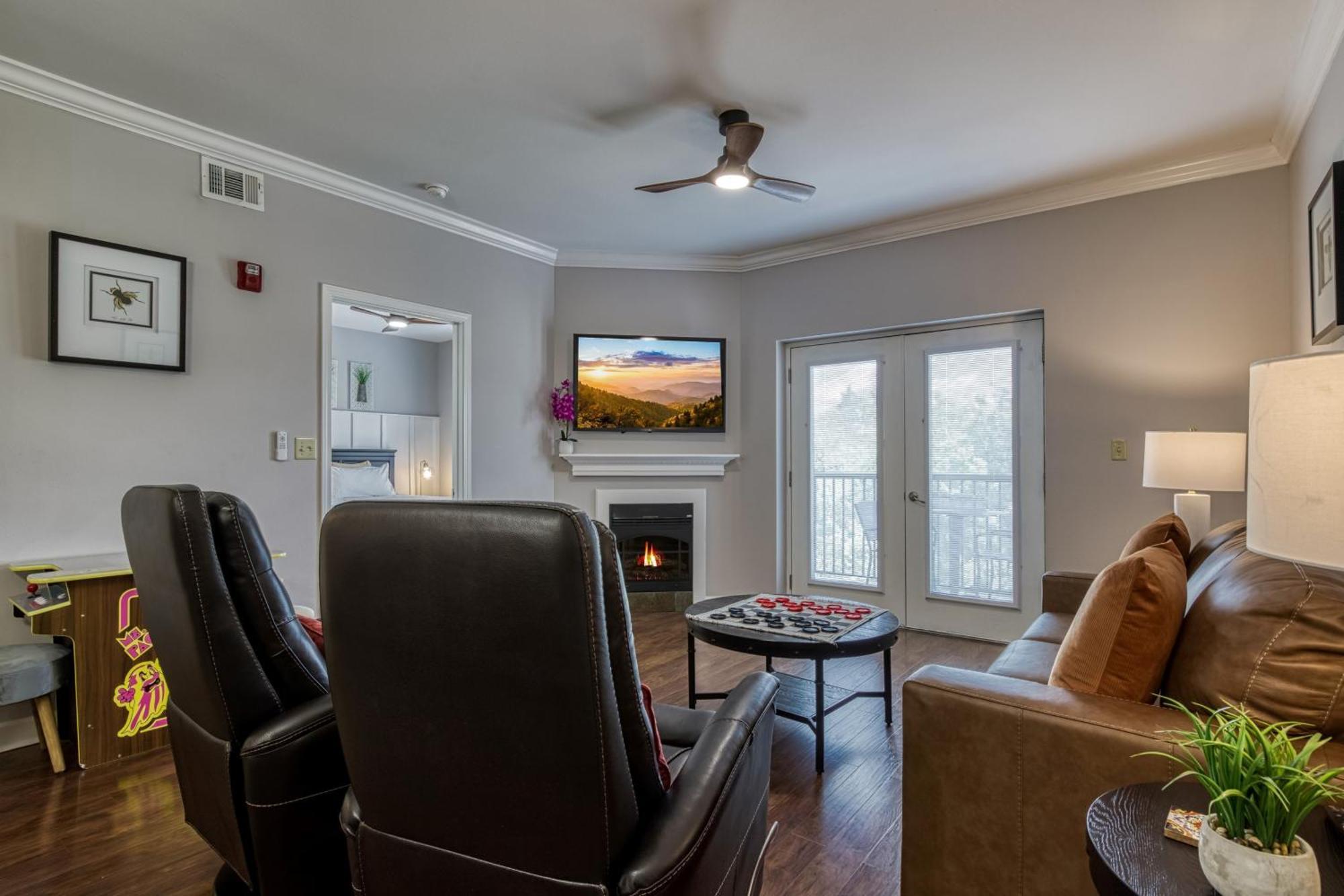 Luxurious Renovated, Pool, Basketball, Playground *