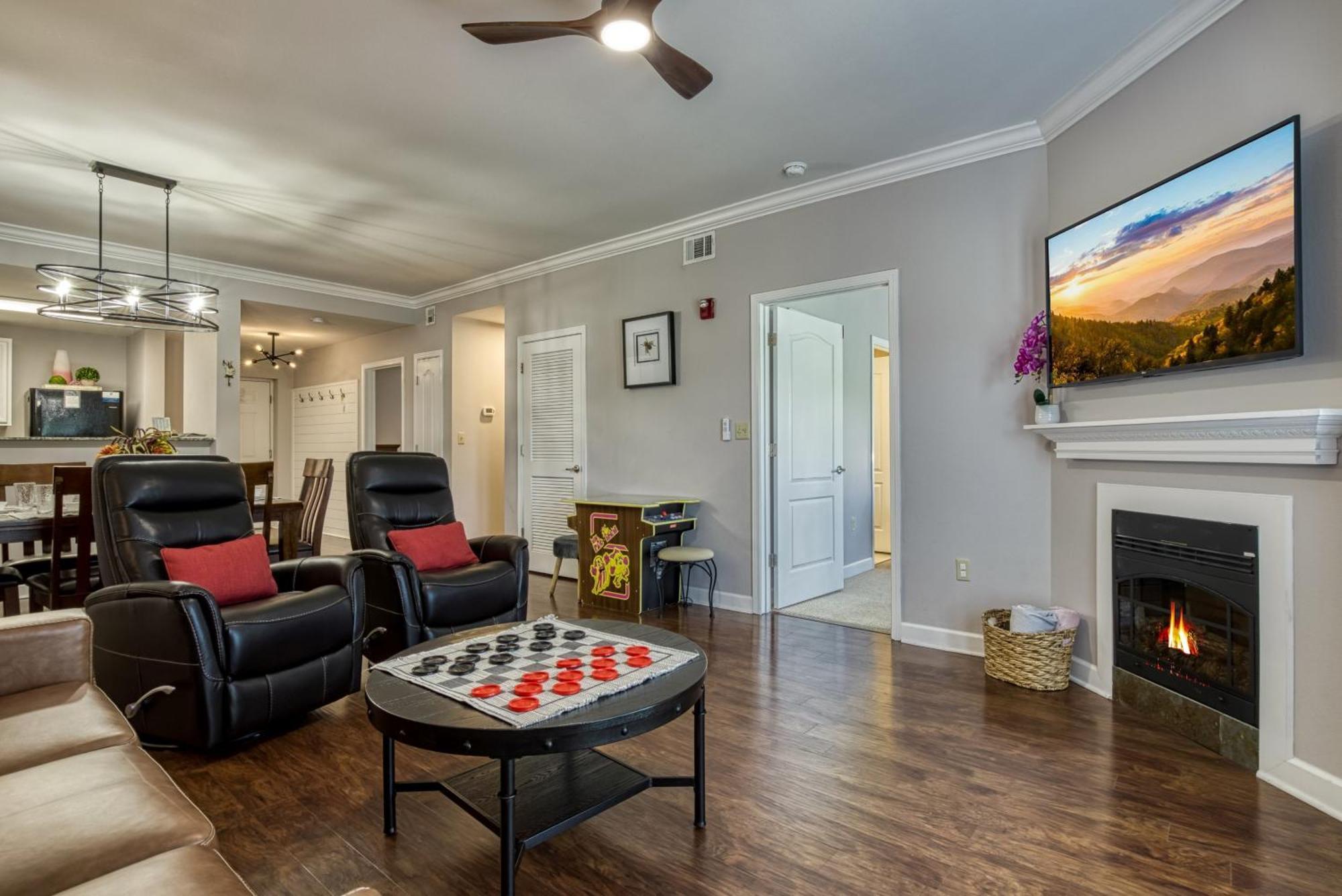 Luxurious Renovated, Pool, Basketball, Playground * Pigeon Forge