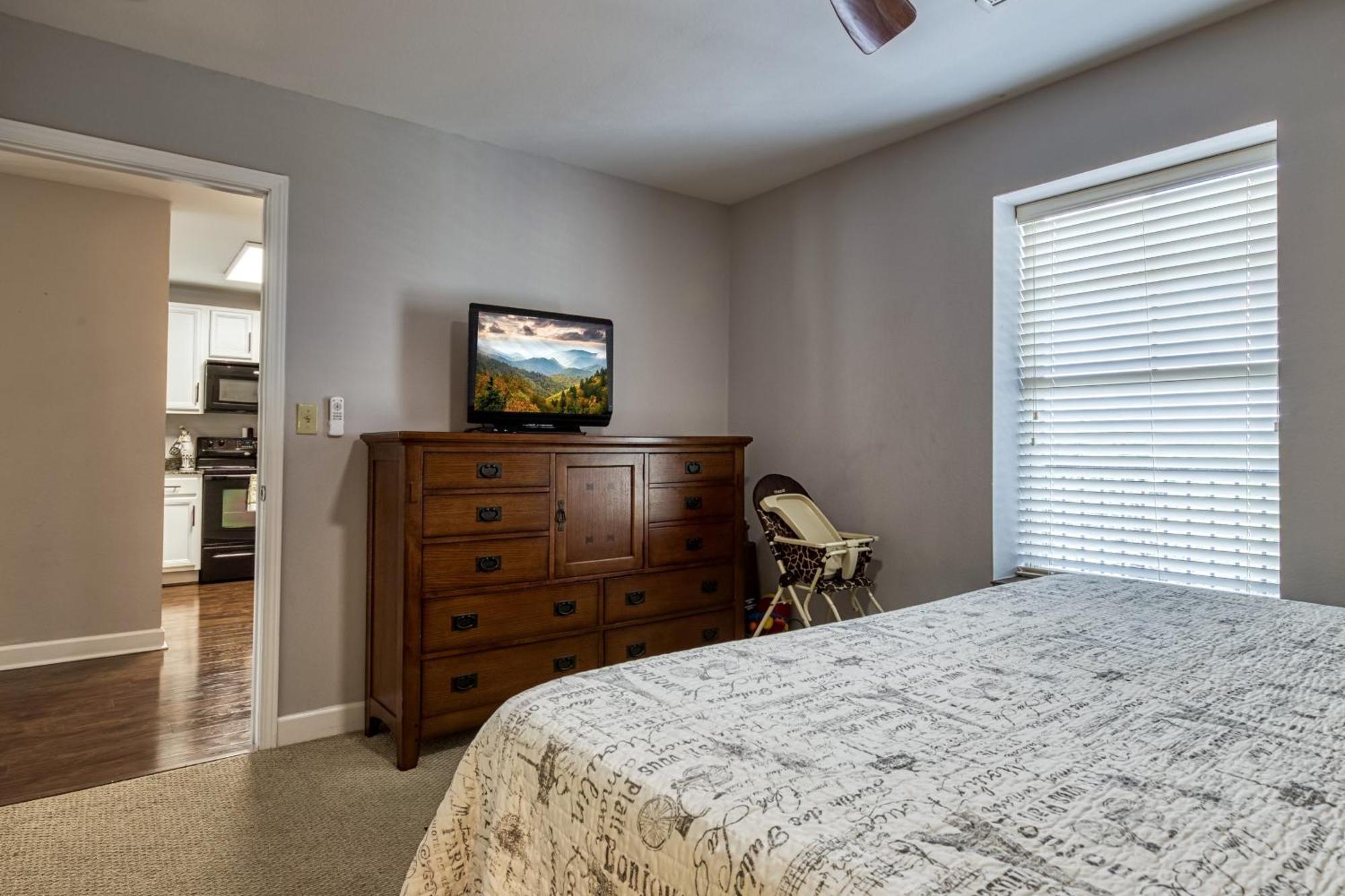 Luxurious Renovated, Pool, Basketball, Playground Holiday home