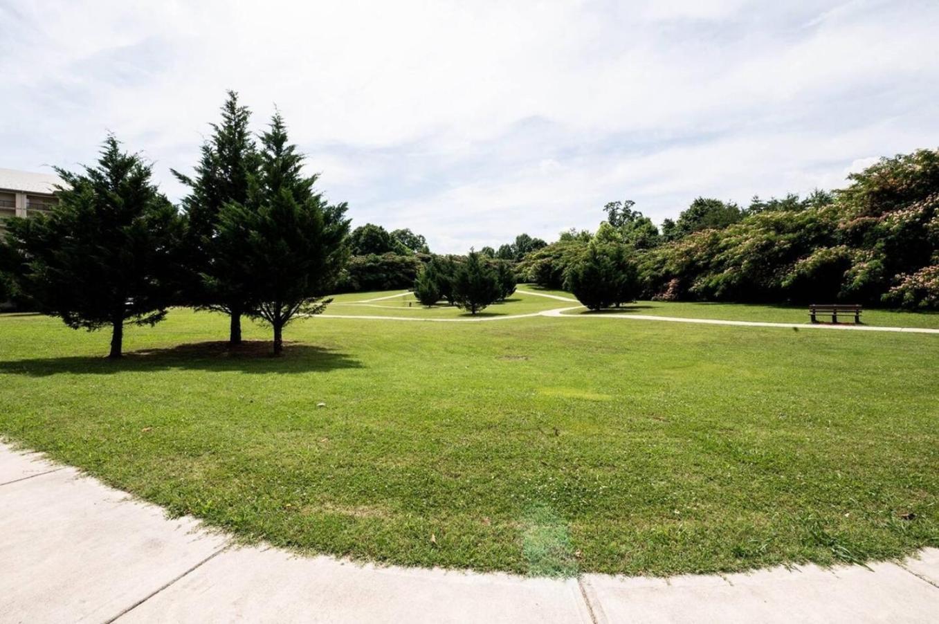 Luxurious Renovated, Pool, Basketball, Playground Pigeon Forge